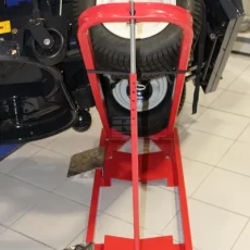 Hydraulic lawn mower lift-1